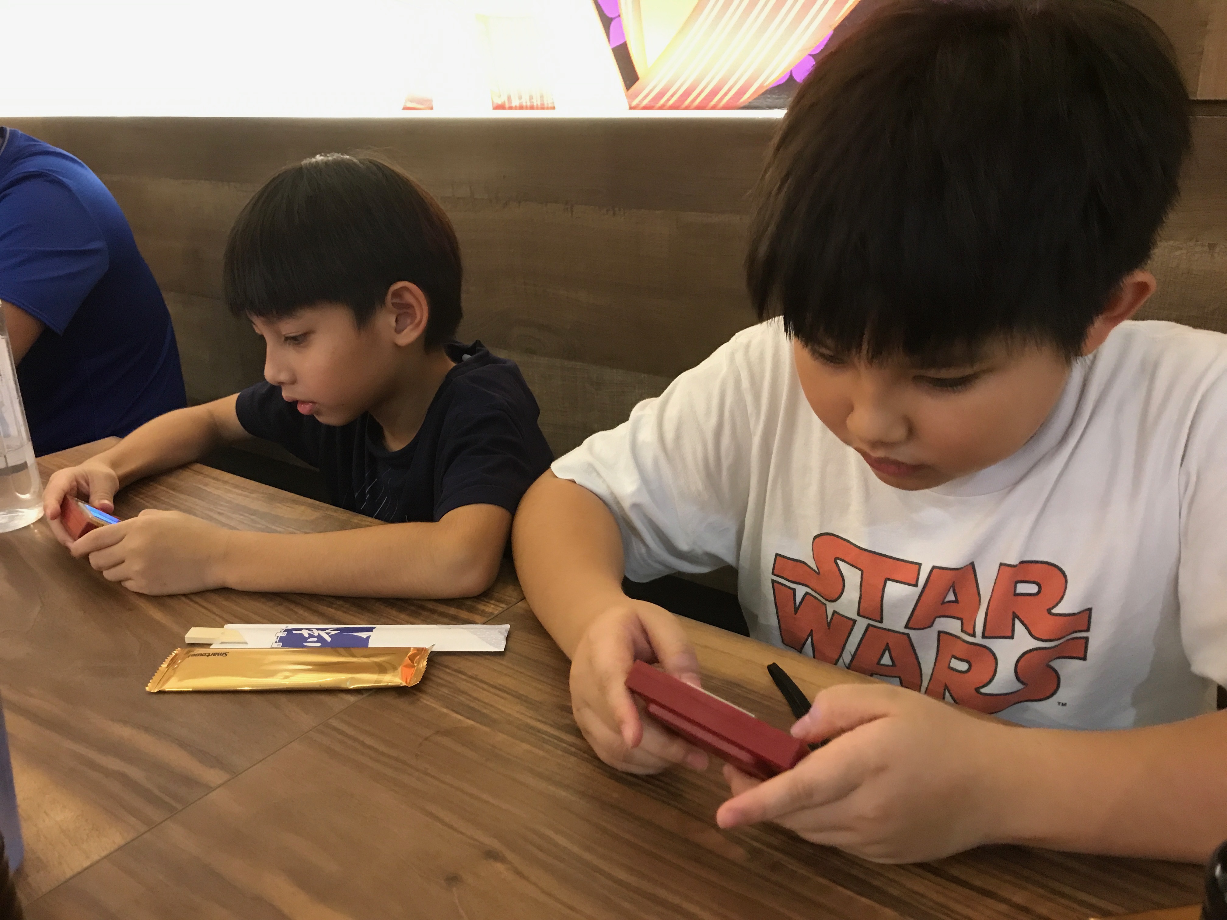 Gadget Notes – 8 Bit Game Console